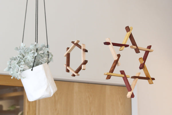 手神の「くみき」はオーナメントとしても吊ってもお使いいただけます。