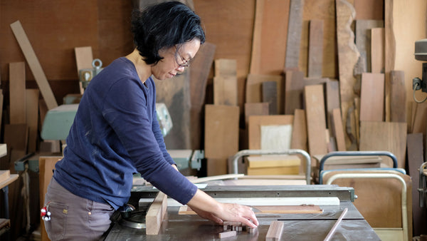 手神「寄木縁八角盆」作り手の小林さんの 製作の様子をご紹介します